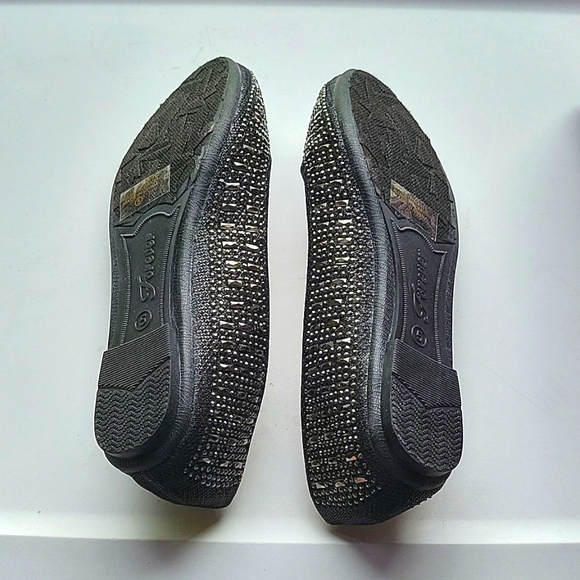 Woman's Ballet Flats - Picture 4 of 9